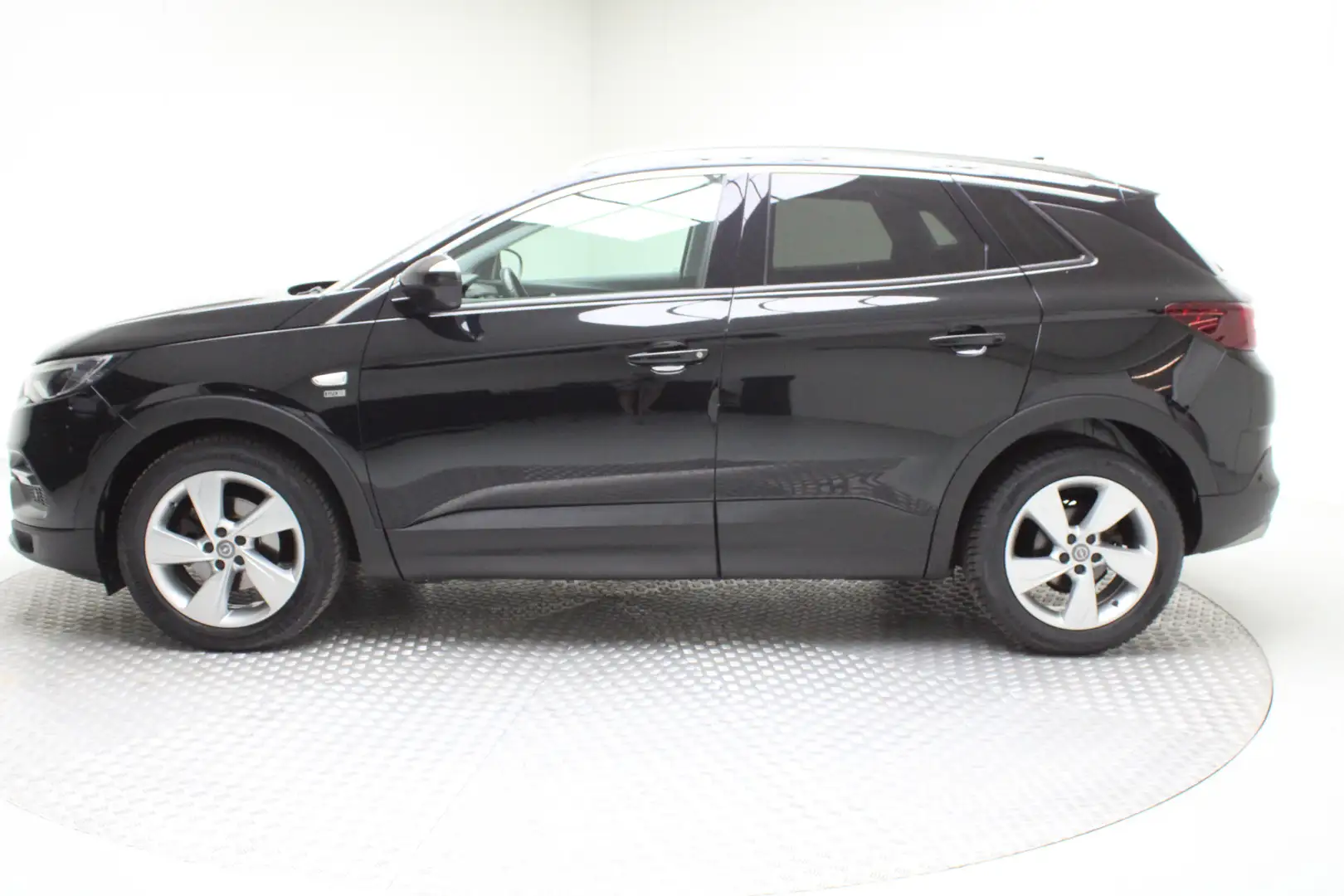 Opel Grandland X 1.2 Turbo 120 Jaar Edition | automaat | dealer ond Zwart - 2