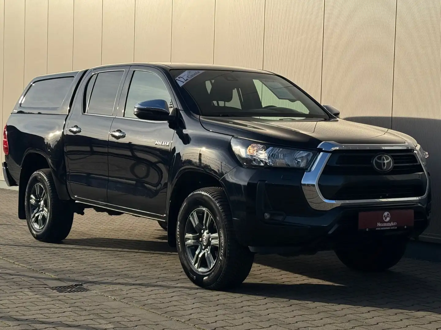 Toyota Hilux Double Cab 2.8 3,5t 4x4 Aut.Hardtop 1.Hand Schwarz - 2