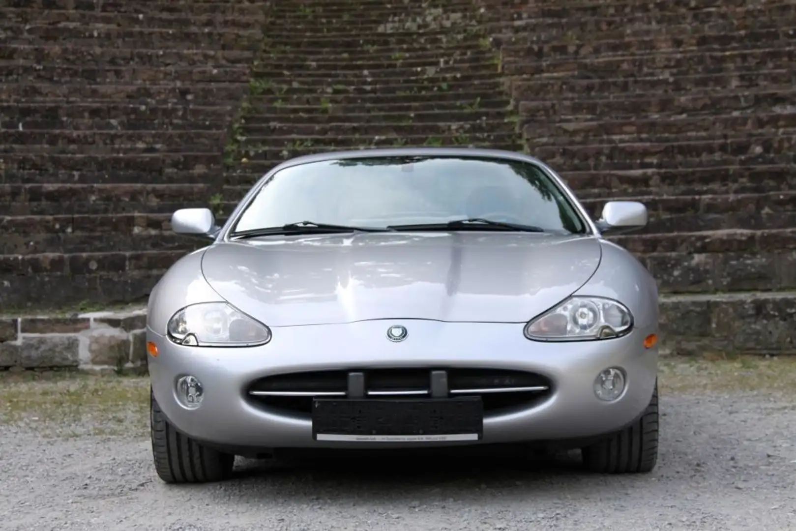 Jaguar XK Gepflegtes Jaguar XK8 Coupe Silber - 1