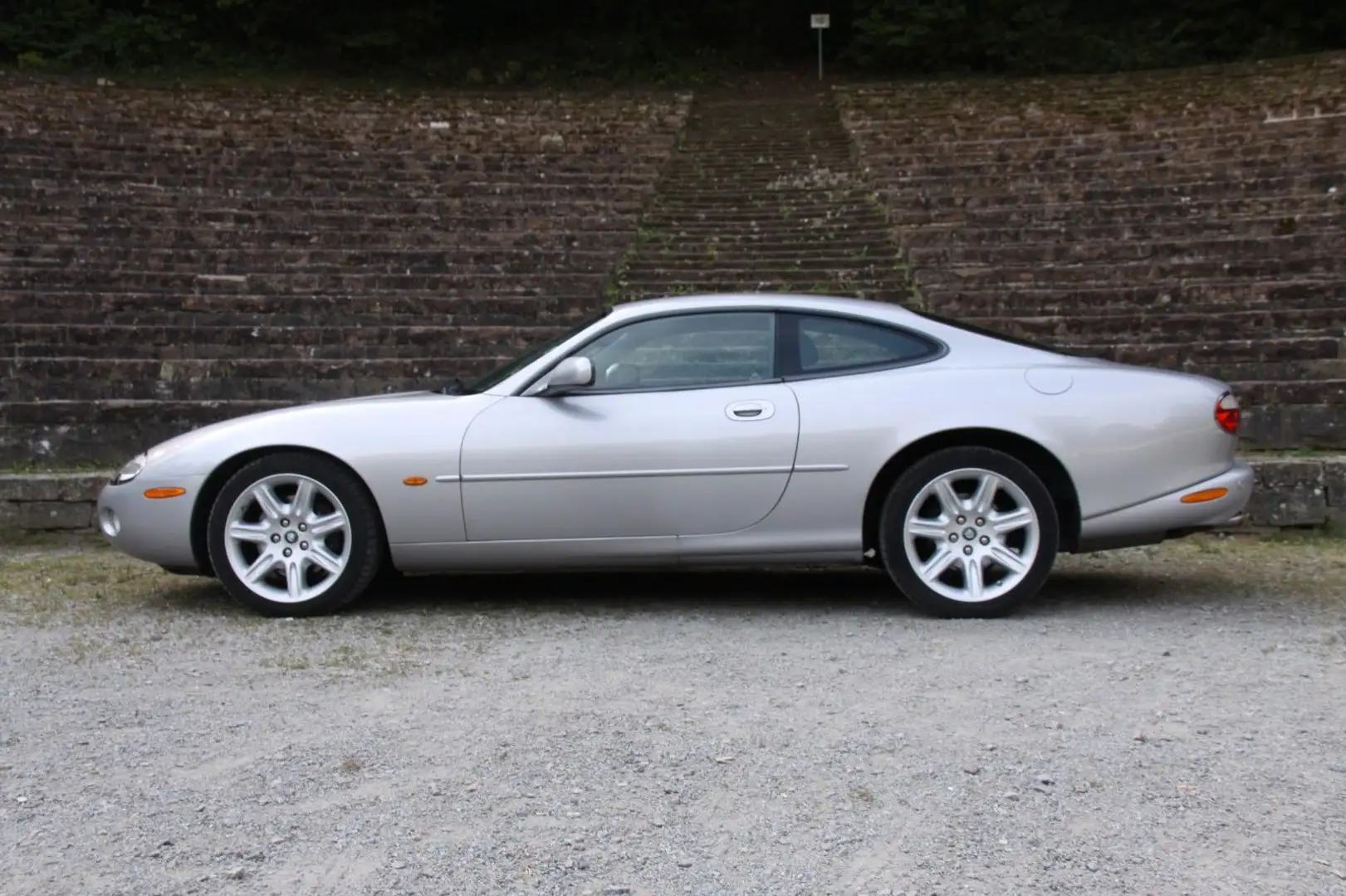 Jaguar XK Gepflegtes Jaguar XK8 Coupe Silber - 2
