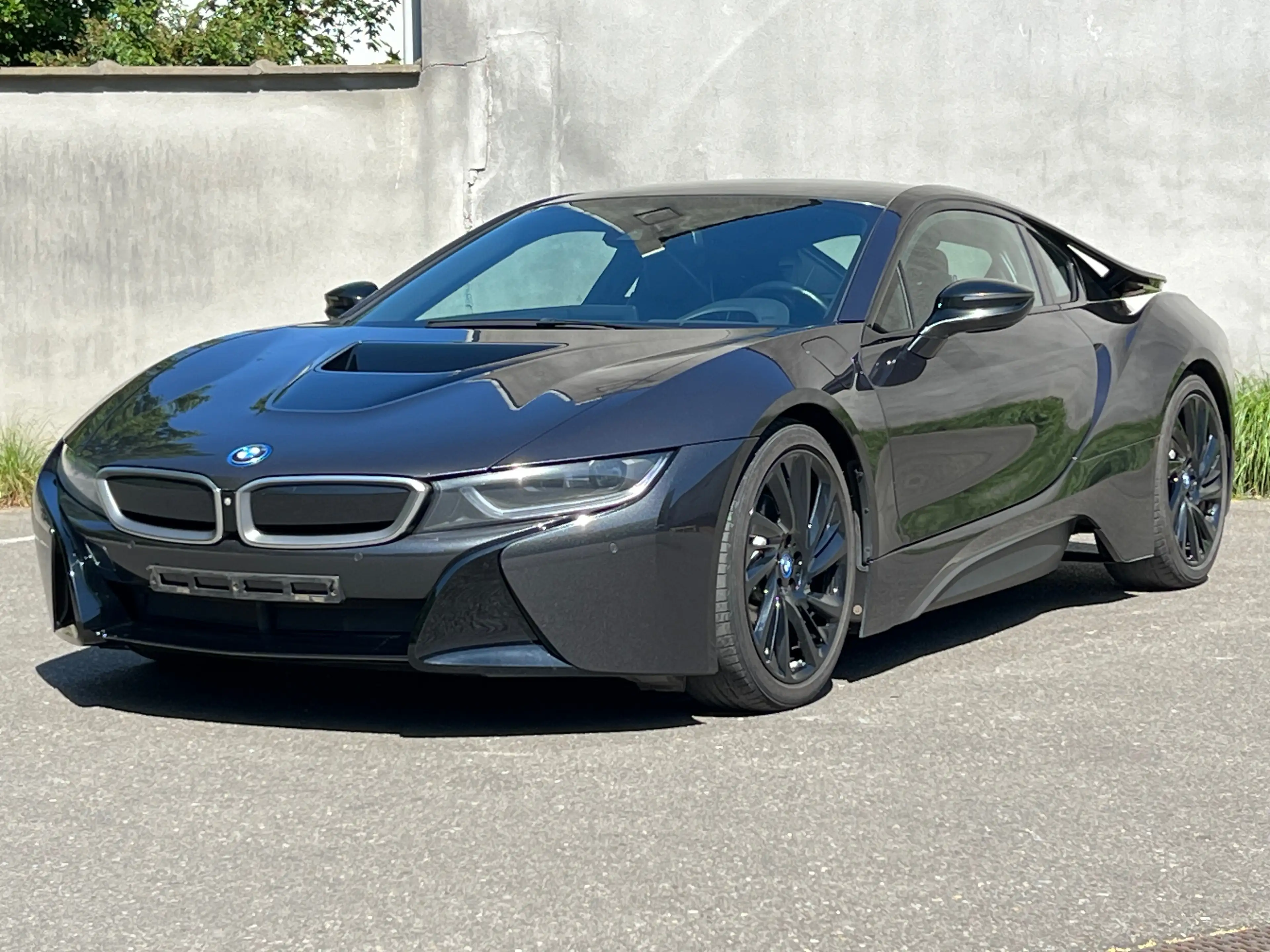 BMW i8 i8 11.6 kWh PHEV (266 kW) — photo 2