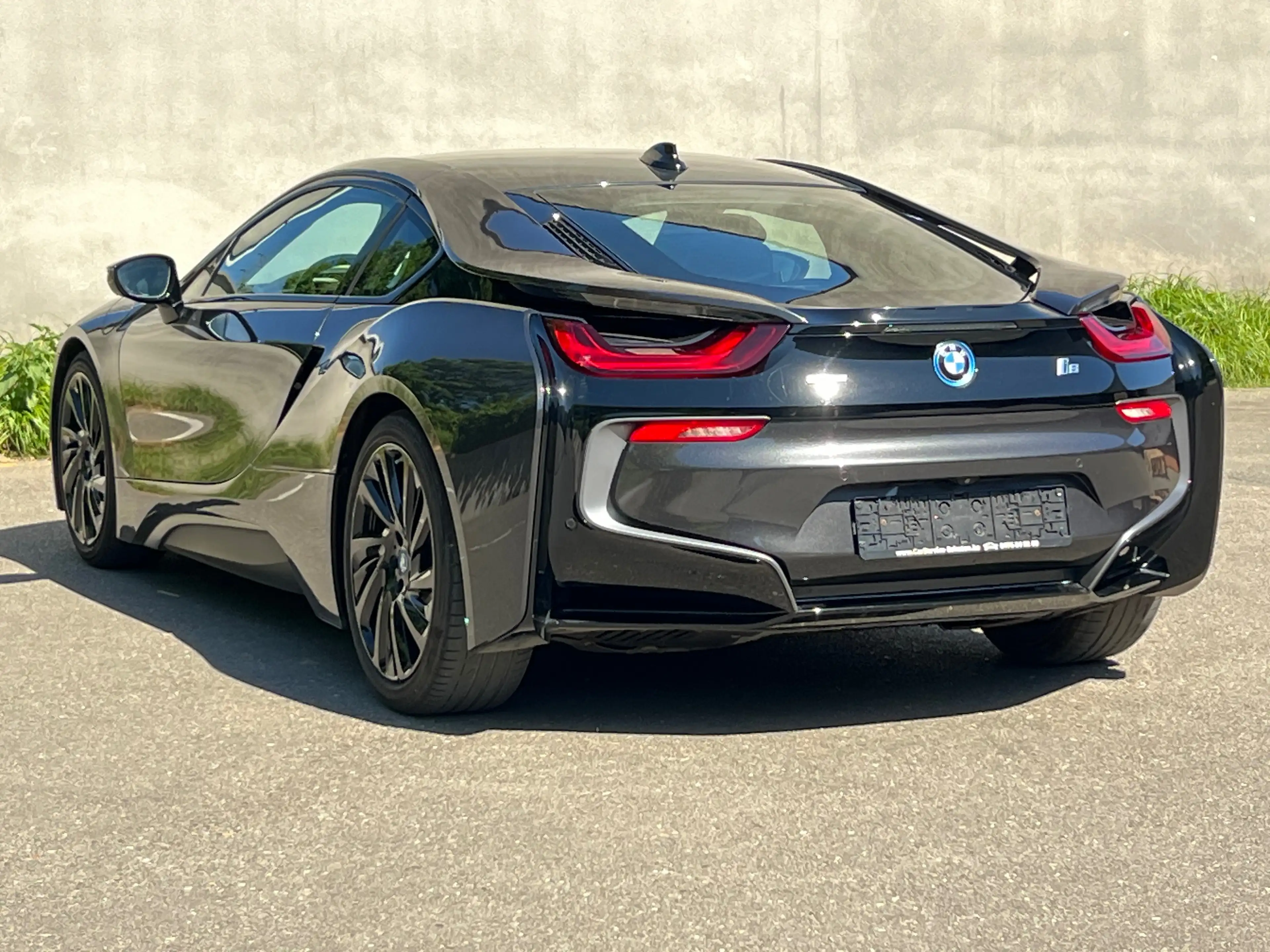 BMW i8 i8 11.6 kWh PHEV (266 kW) — photo 10