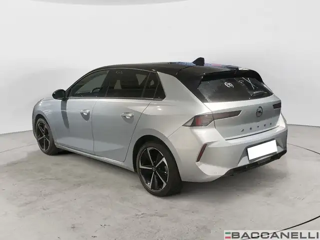 Opel Astra view 2