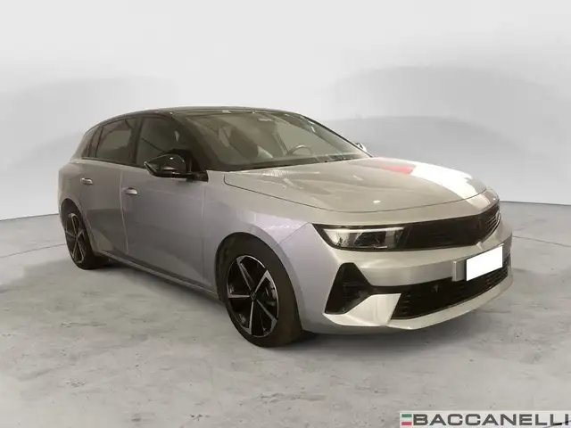 Opel Astra view 5