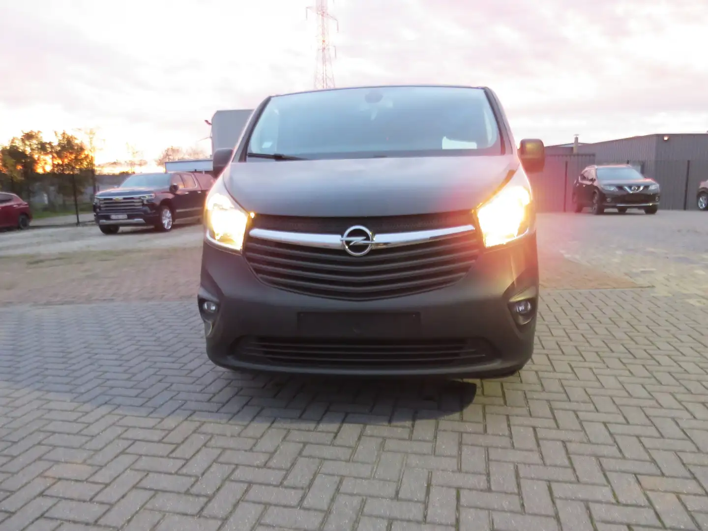 Opel Vivaro Vivaro 1.6 D (CDTI) L2H1 Schwarz - 2
