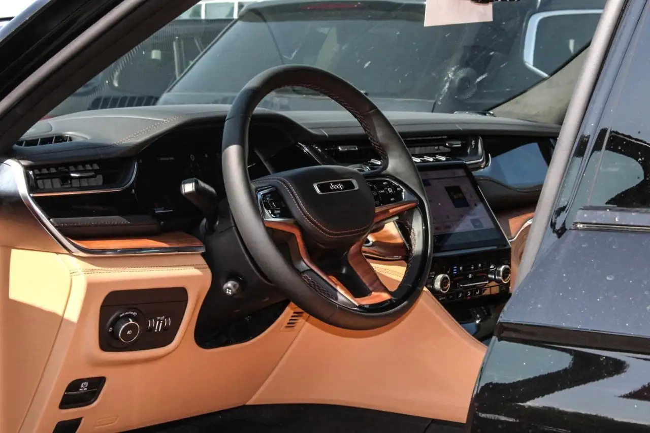 Jeep Grand Cherokee снимка Jeep Grand Cherokee