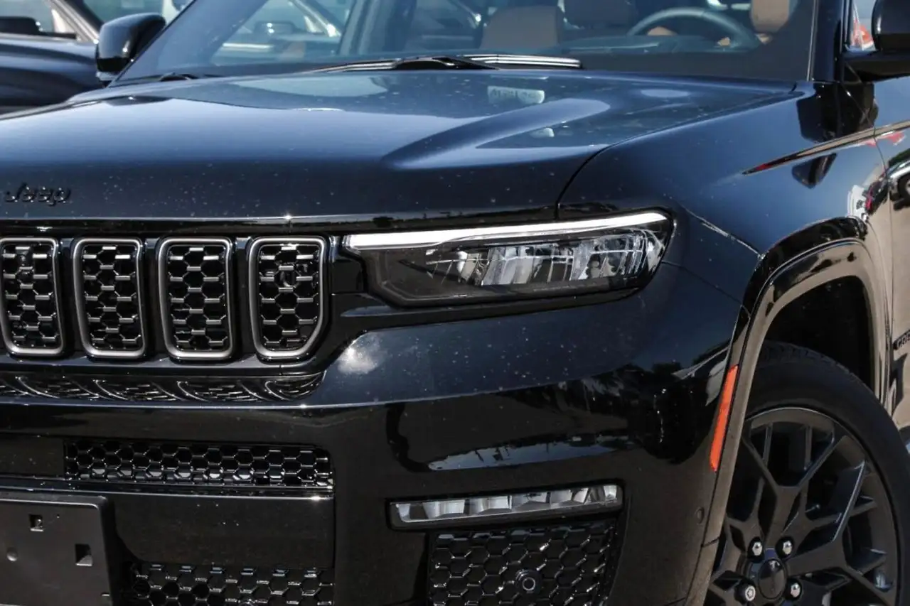 Jeep Grand Cherokee снимка Jeep Grand Cherokee