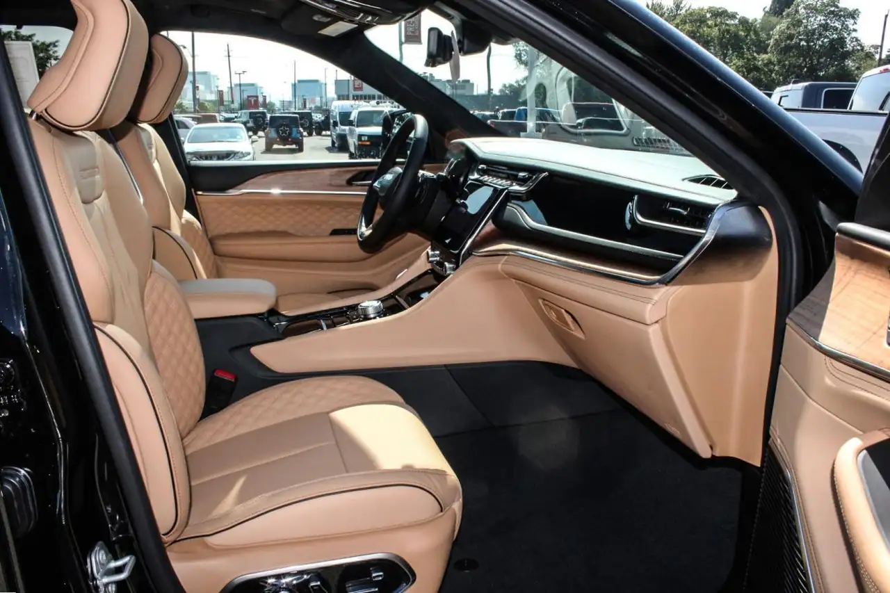 Jeep Grand Cherokee снимка Jeep Grand Cherokee