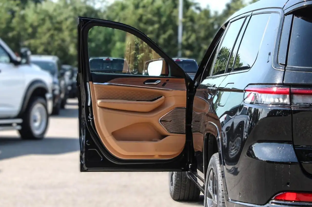 Jeep Grand Cherokee снимка Jeep Grand Cherokee