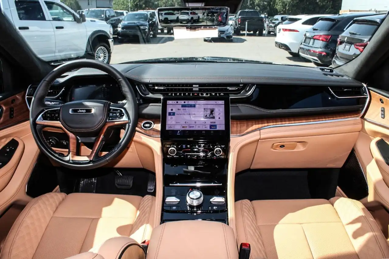 Jeep Grand Cherokee снимка Jeep Grand Cherokee