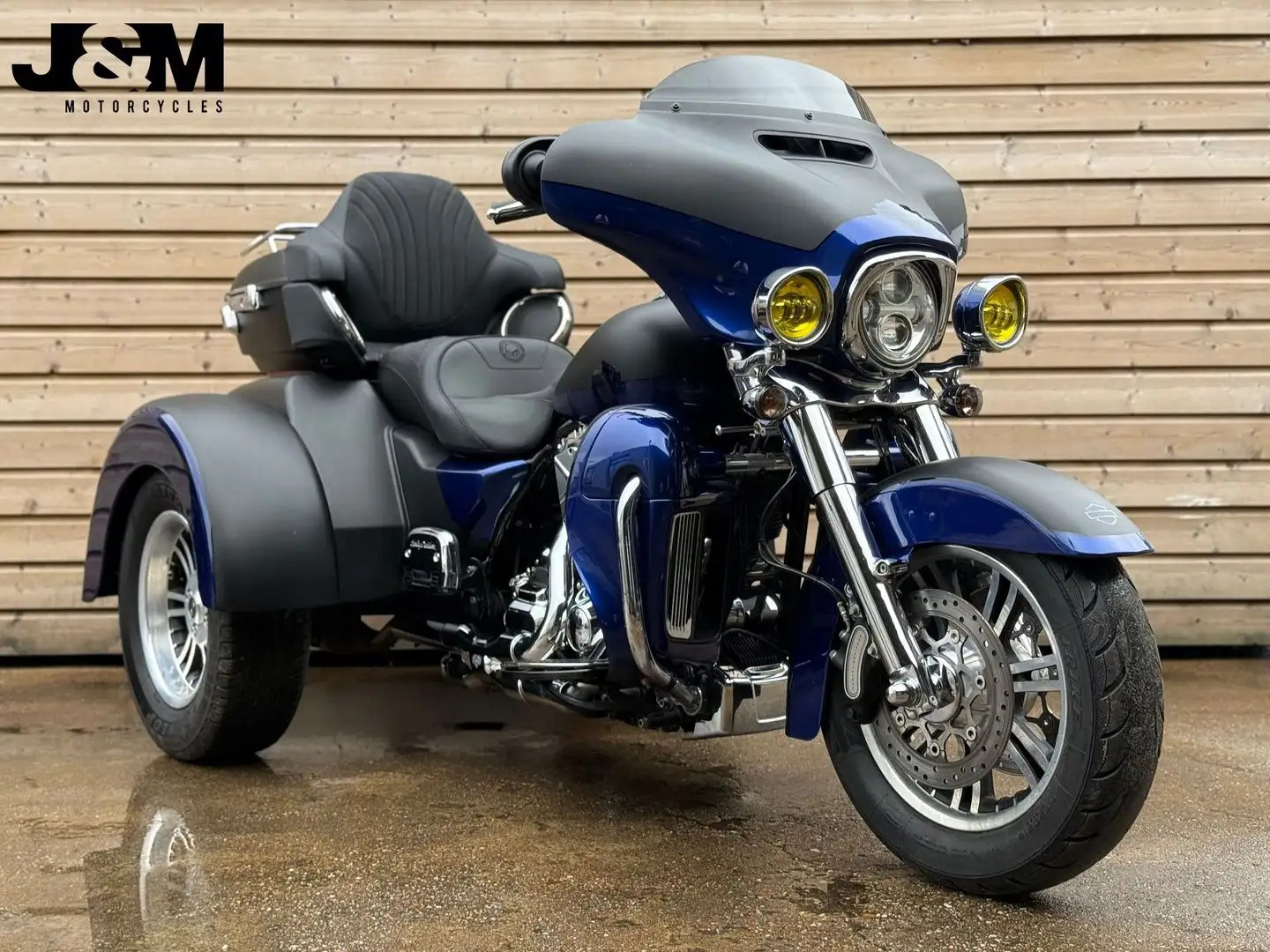Harley-Davidson Tri Glide ULTRA CLASSIC FLHTCUTG Black - 1