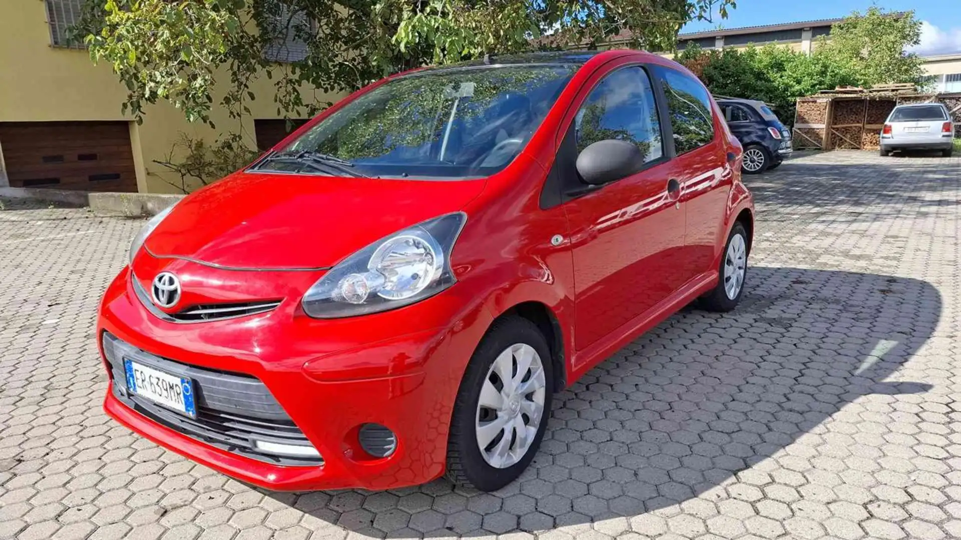 Toyota Aygo 1.0 12V VVT-i 5 porte Cool Soda Connect Rosso - 1