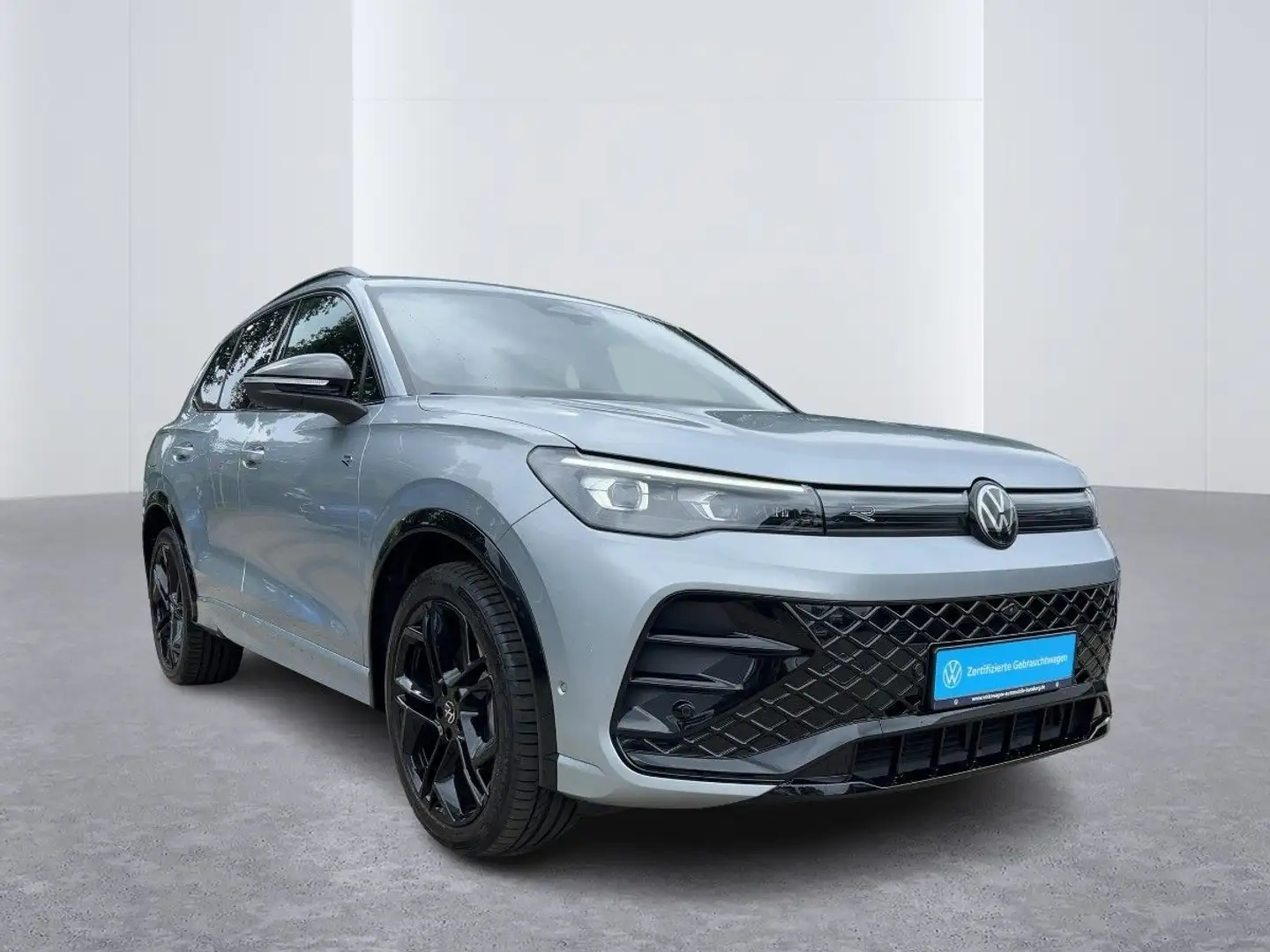 Volkswagen Tiguan R-Line 2,0 l TDI  DSG Navi AHK LM Klimaau Silber - 2