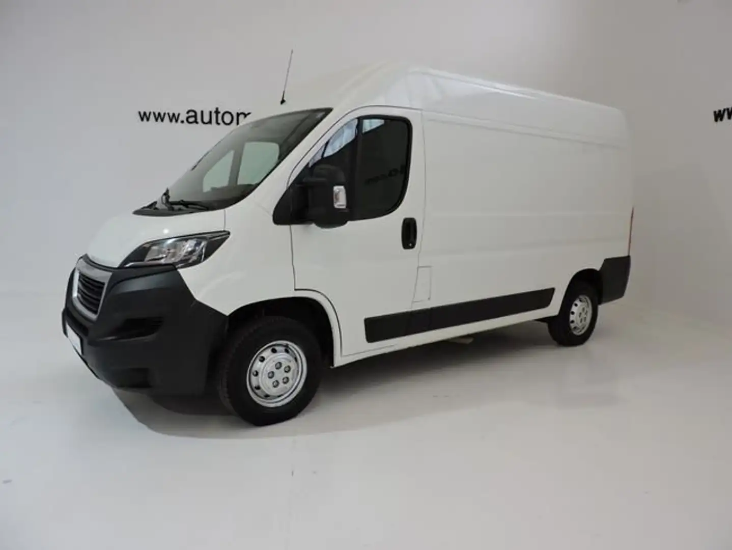 Peugeot Boxer Furgón 2.0BlueHDI 335 L2H2 130 Blanco - 1