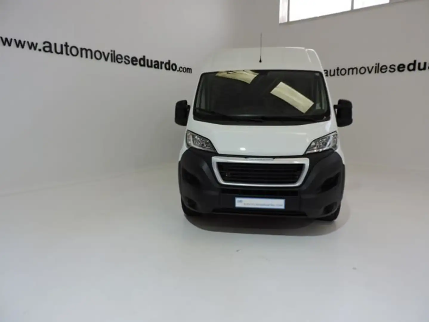 Peugeot Boxer Furgón 2.0BlueHDI 335 L2H2 130 Blanco - 2