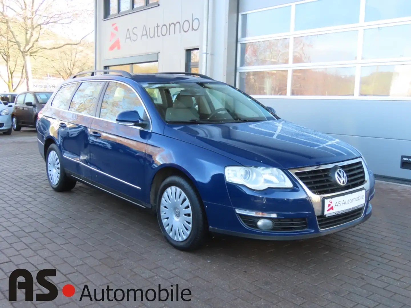 Volkswagen Passat 2.0TDI Variant 2.Hand*Navi*SHZ*AHK*8-fach Синий - 1