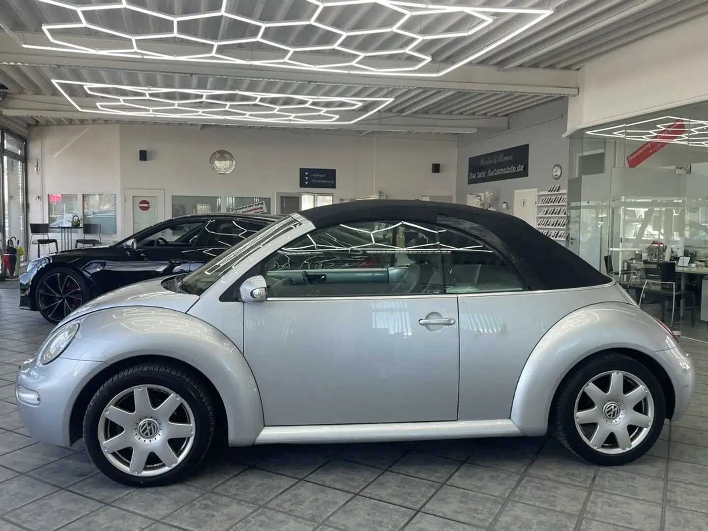 Volkswagen New Beetle Cabrio 2.0 Highline, Leder, Sitzheiz. Gümüş rengi - 2