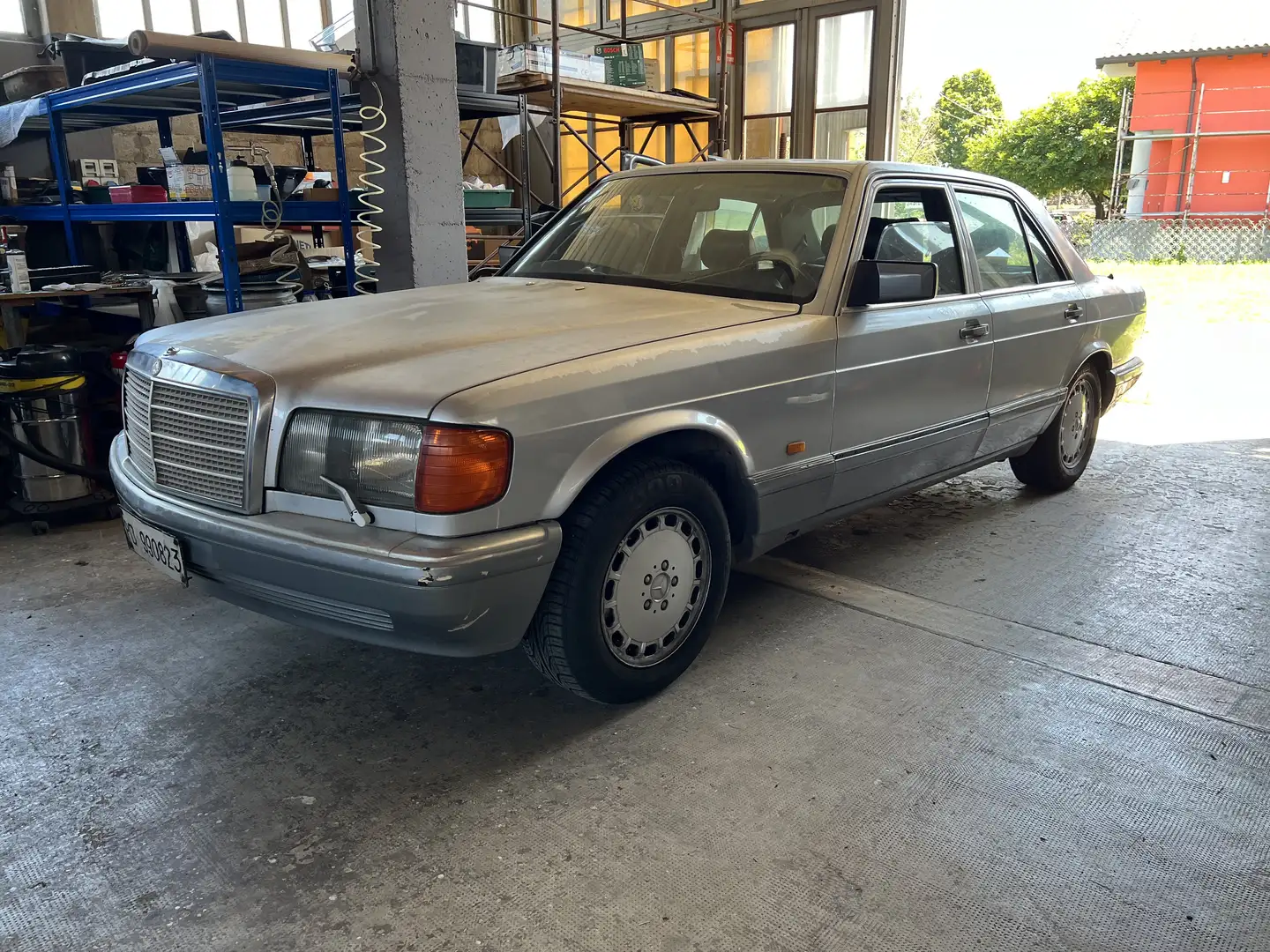 Mercedes-Benz 560 SE - 1