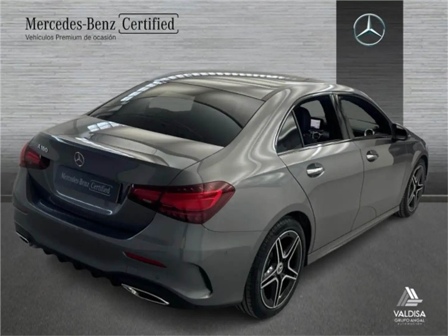 Mercedes-Benz A 180 Sedán - 2