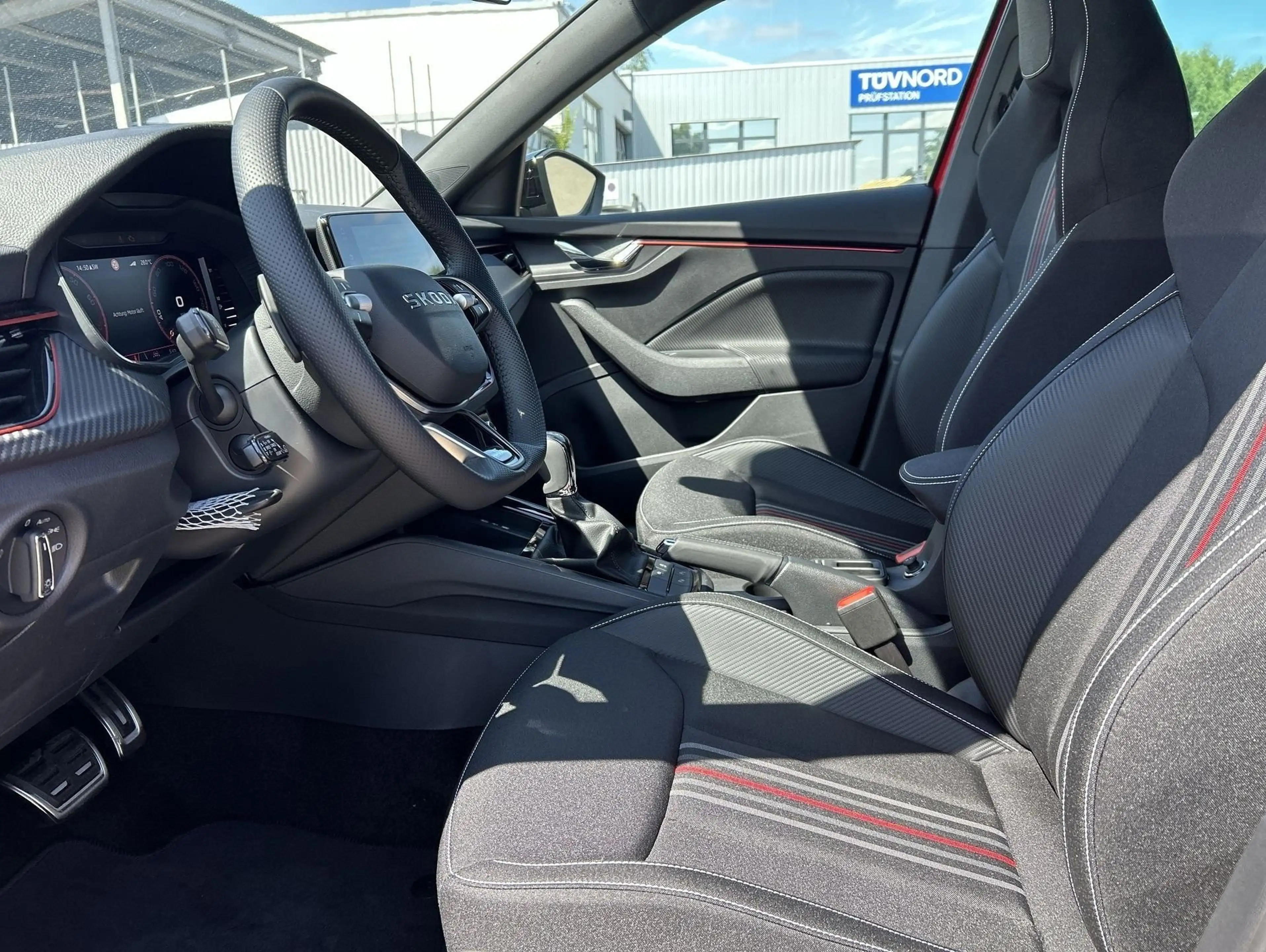 Skoda Kamiq 1.5 TSI Monte Carlo Pano Matrix ACC AHK — photo 10