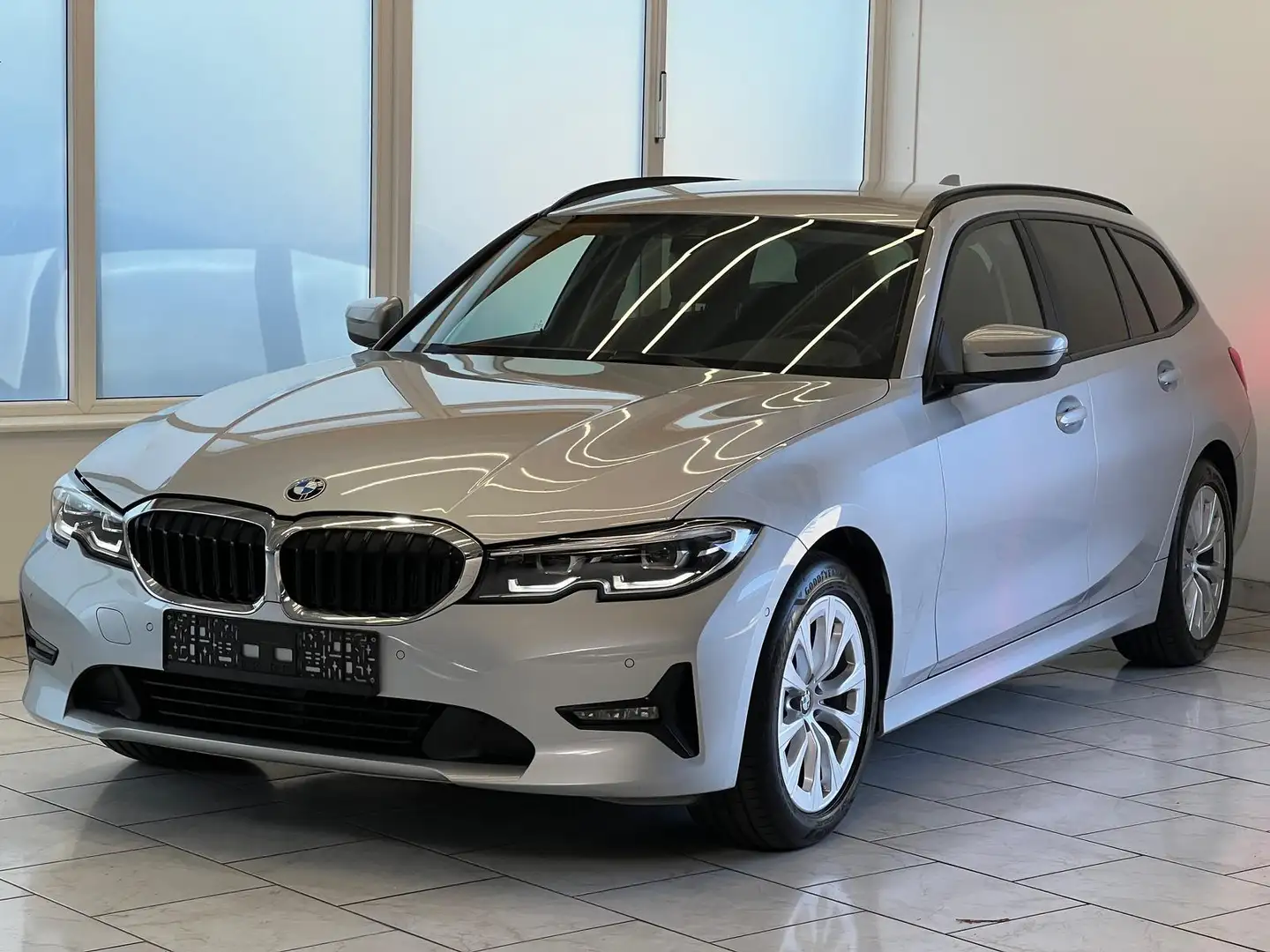 BMW 320 d Advantage - Navi/LED/Automatik/SHZ Argent - 1