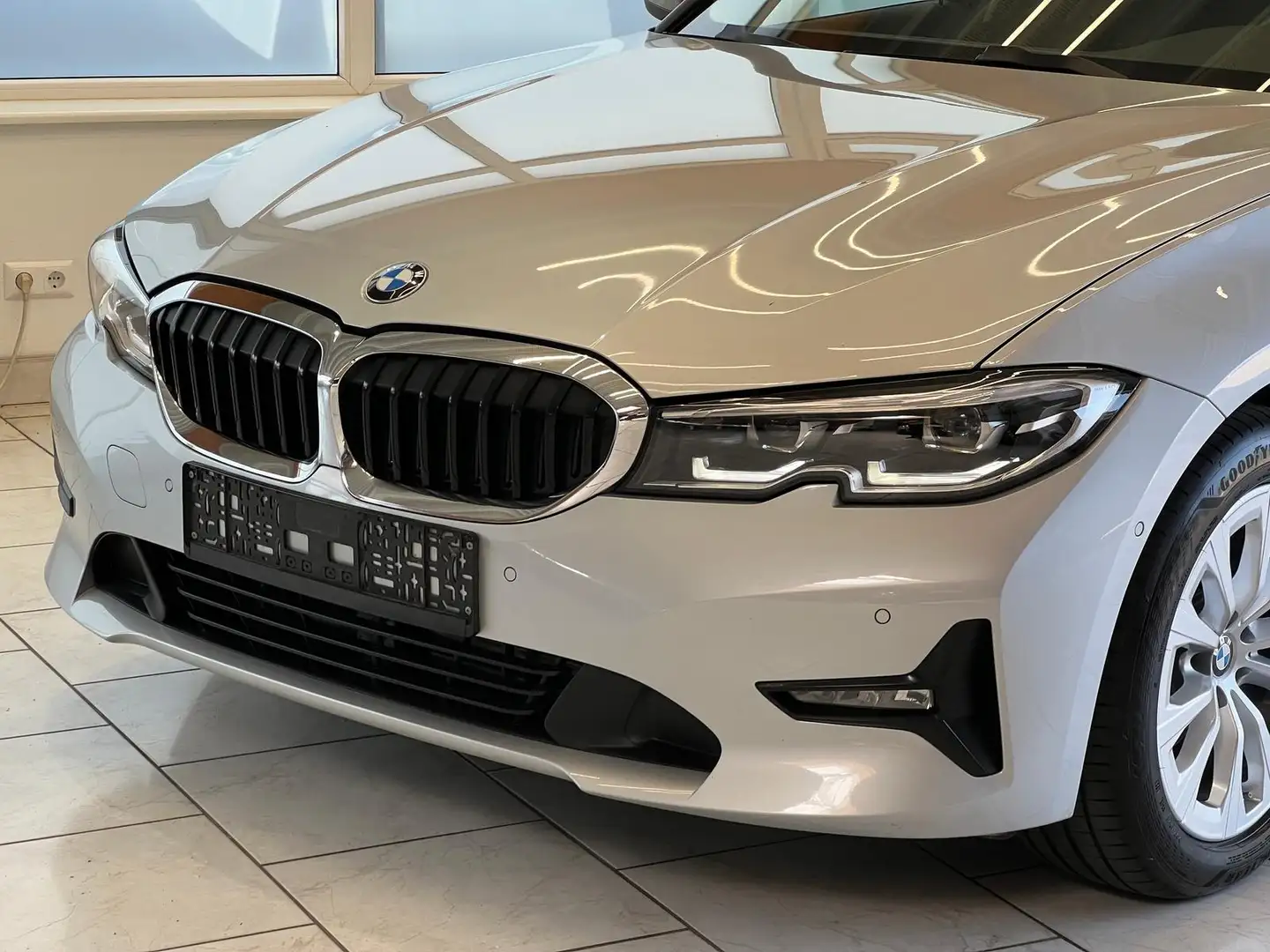 BMW 320 d Advantage - Navi/LED/Automatik/SHZ Argent - 2