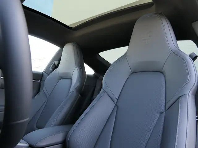 Porsche 911 view 15