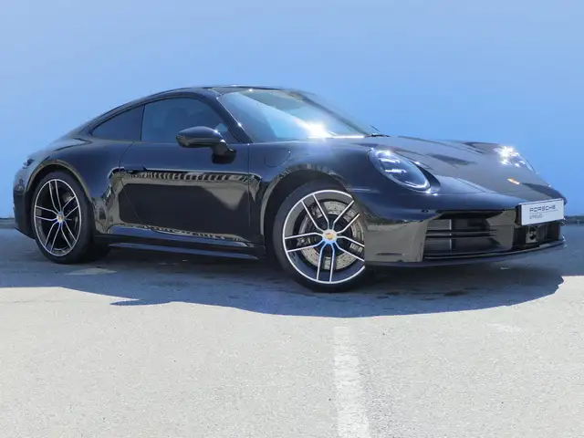 Porsche 911 view 7