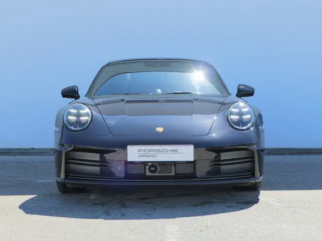 Porsche 911 view 8