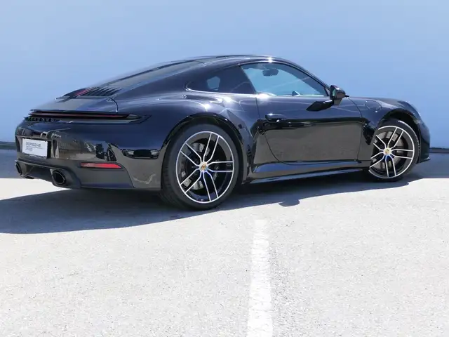 Porsche 911 view 5