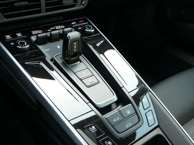 Porsche 911 view 13