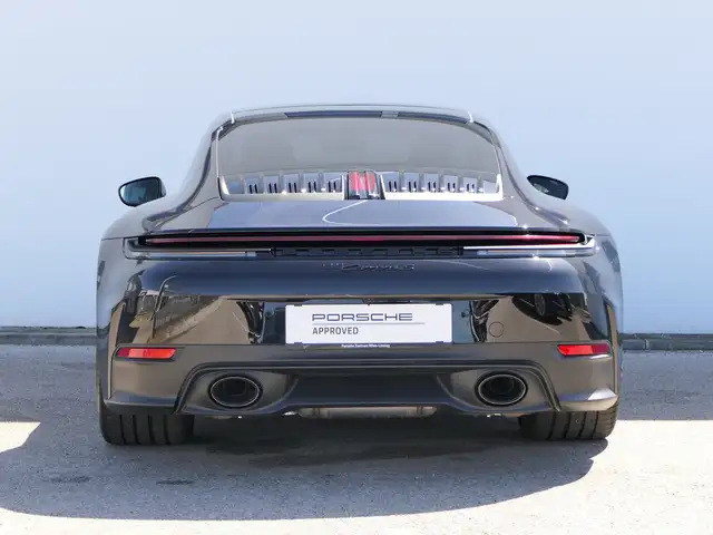 Porsche 911 view 4