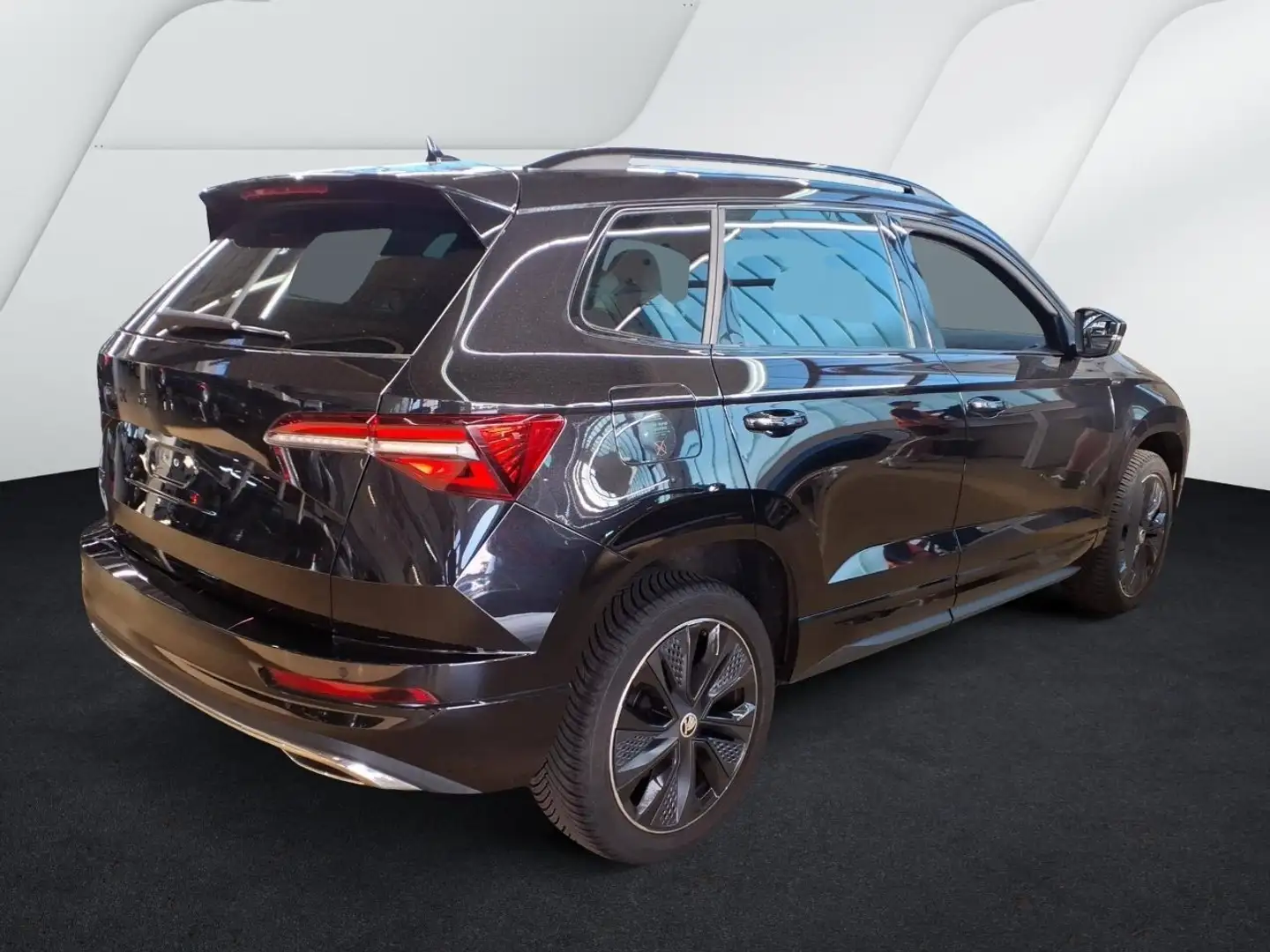 Skoda Karoq Sportline 1.5 TSI Panorama AHK PDC GRA SItzh. Schwarz - 2