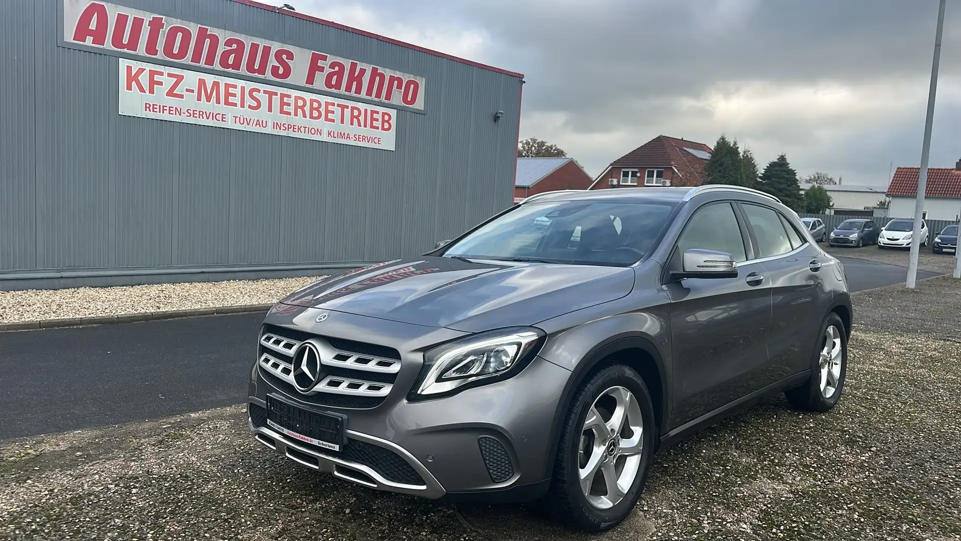 Mercedes-Benz GLA 180 Buisness Sportsitze/LED/Sitzhzg./Kamera/Adaptive Gris - 1