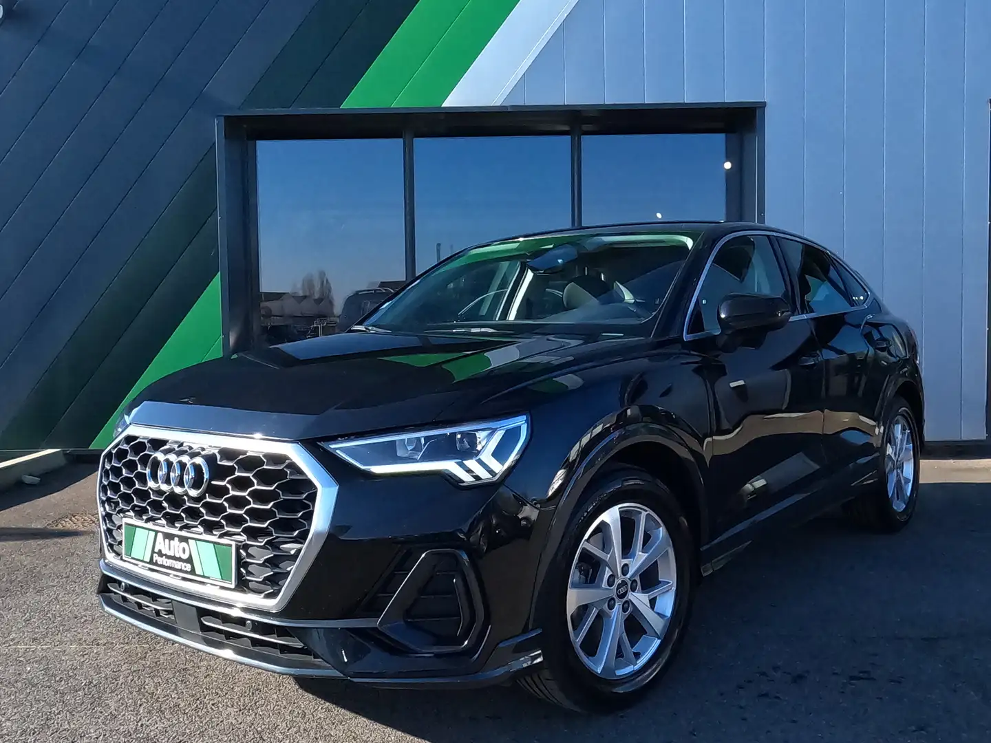 Audi Q3 35 TFSI 150 ch S tronic 7 Advanced Schwarz - 1