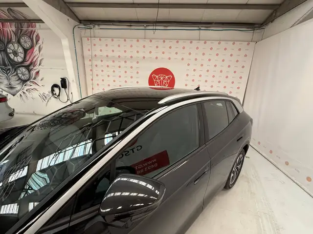 Volkswagen Id.4 view 8