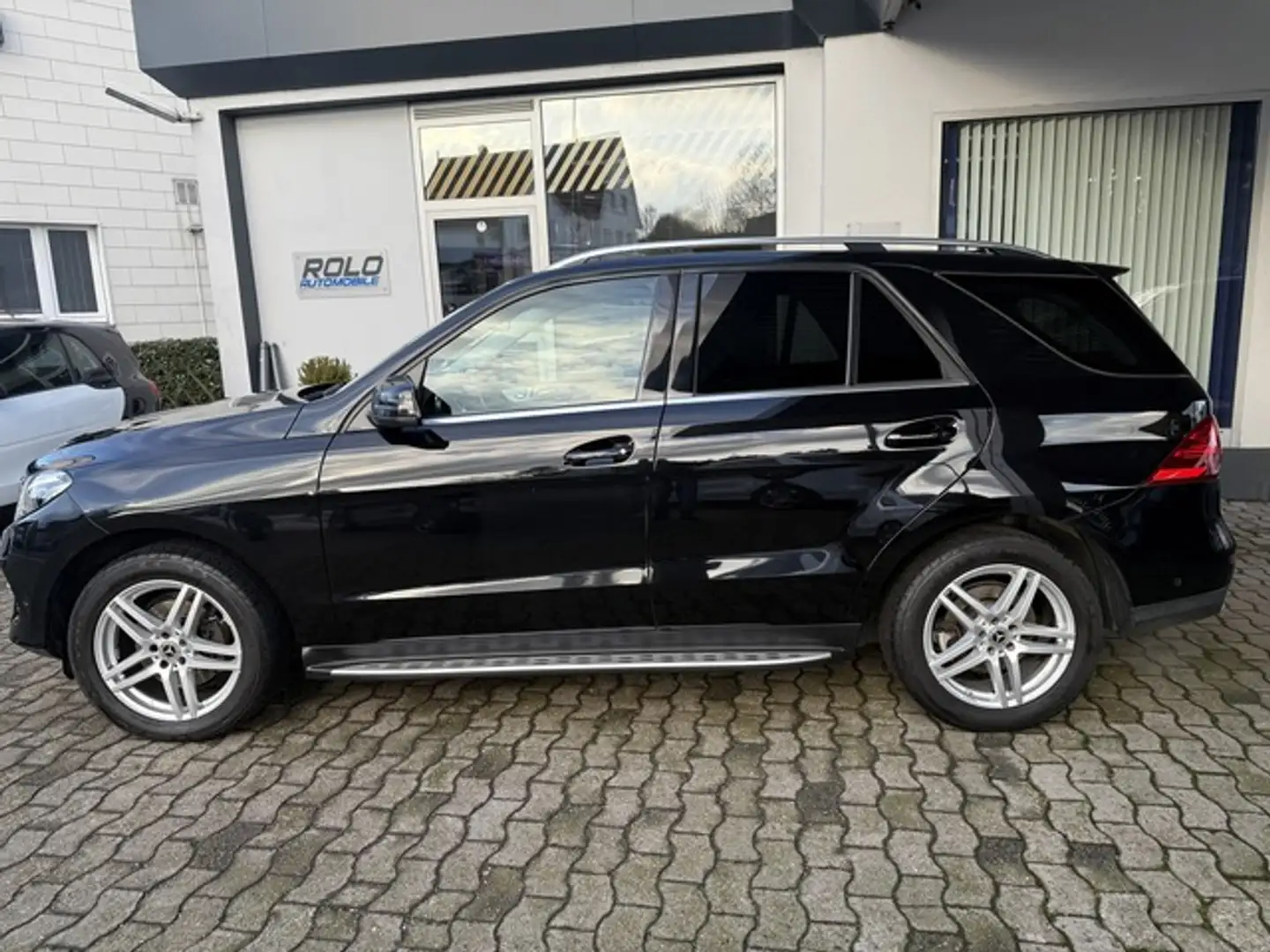 Mercedes-Benz GLE 350 9G AMG Optik Leder Airmatic Panorama AHK Noir - 1