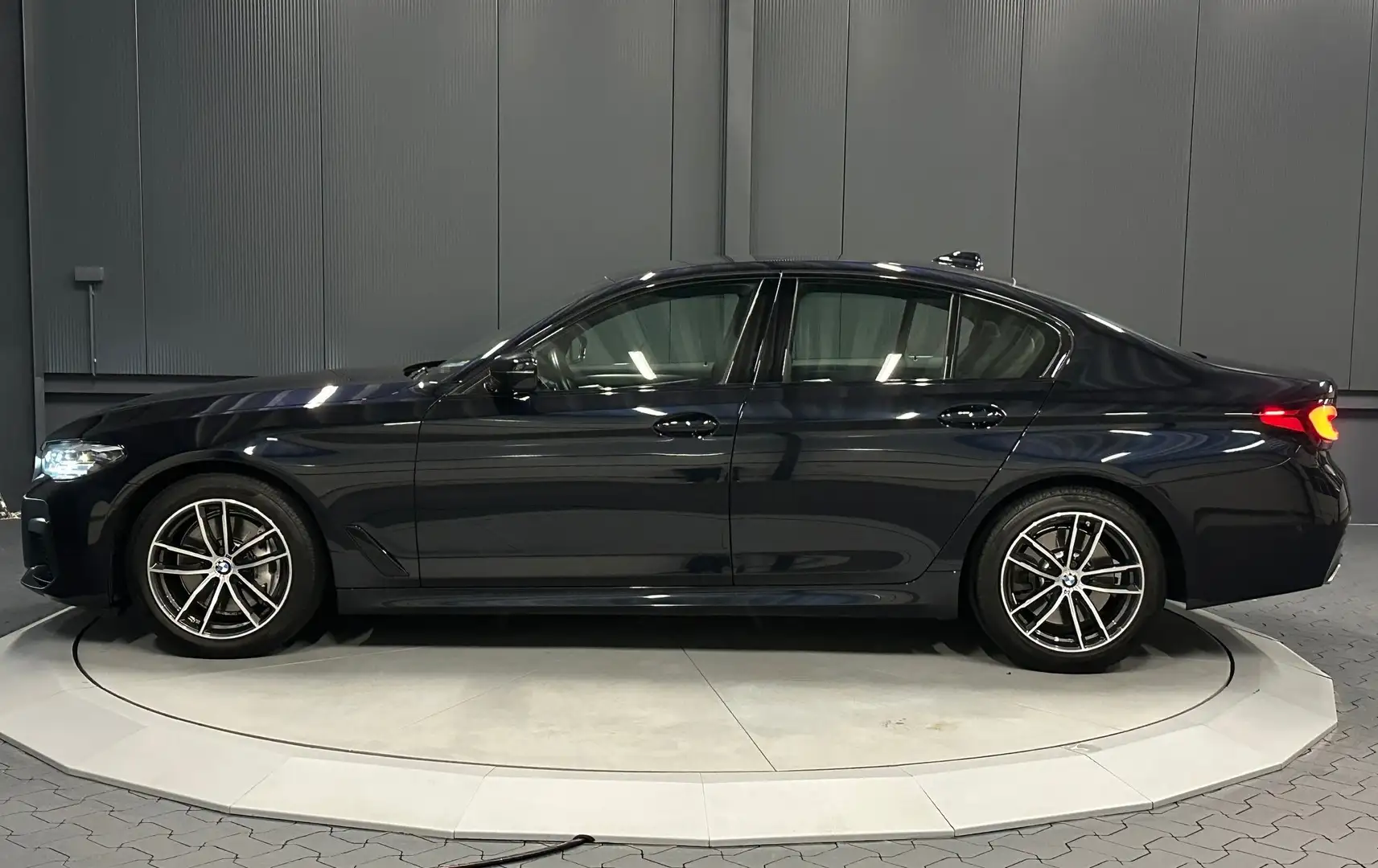 BMW 530 d xDrive M-Sport*Dr.-Assist*HeadUp*Business*1.HAND Siyah - 2