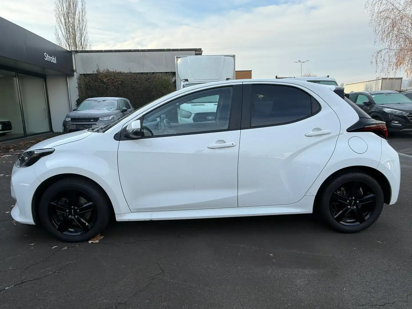 Toyota Yaris 1,5 VVT-i Hybrid Active Drive Weiß - 2