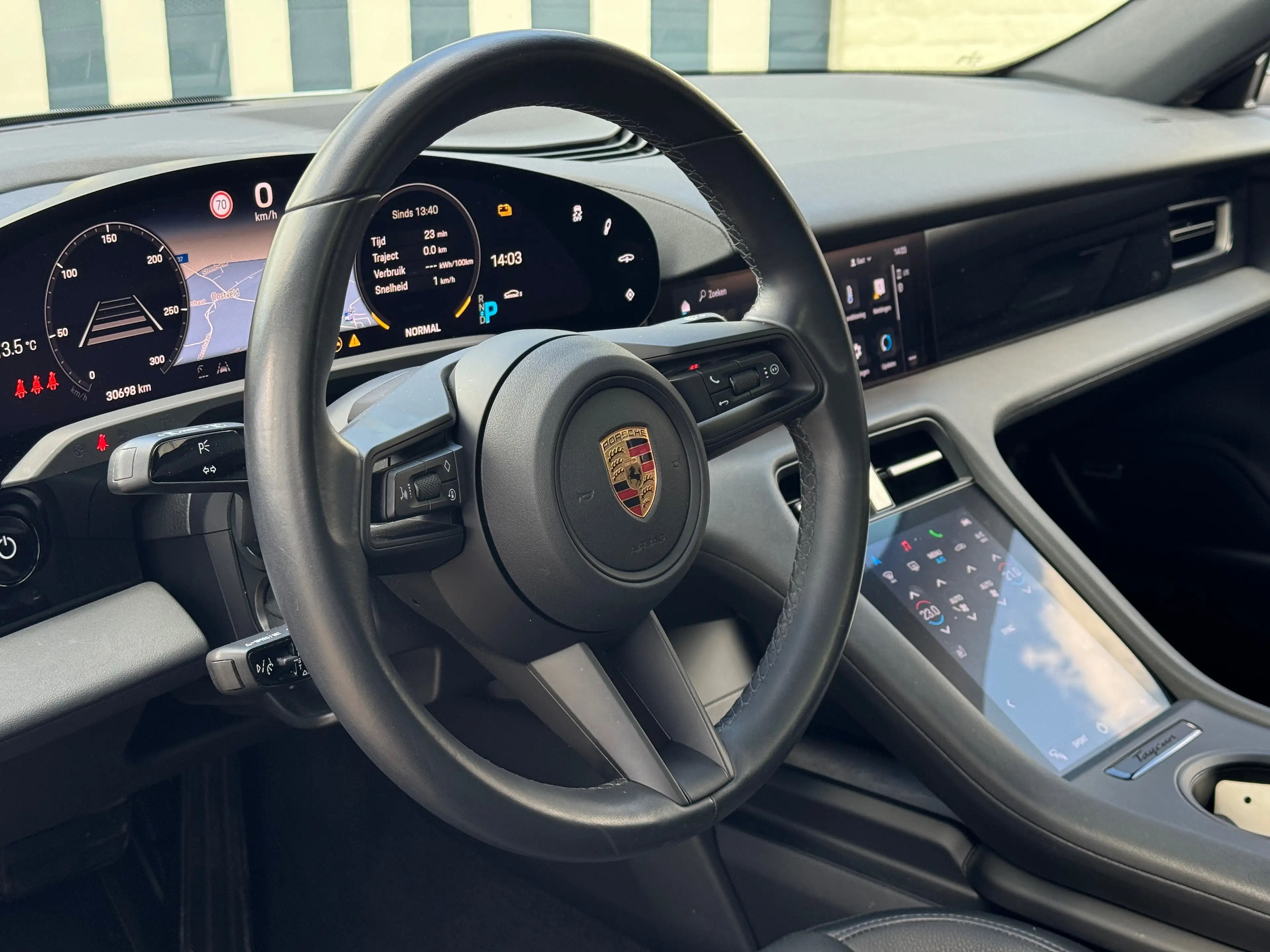 Porsche Taycan Sport Turismo 79.2 kWh — photo 9