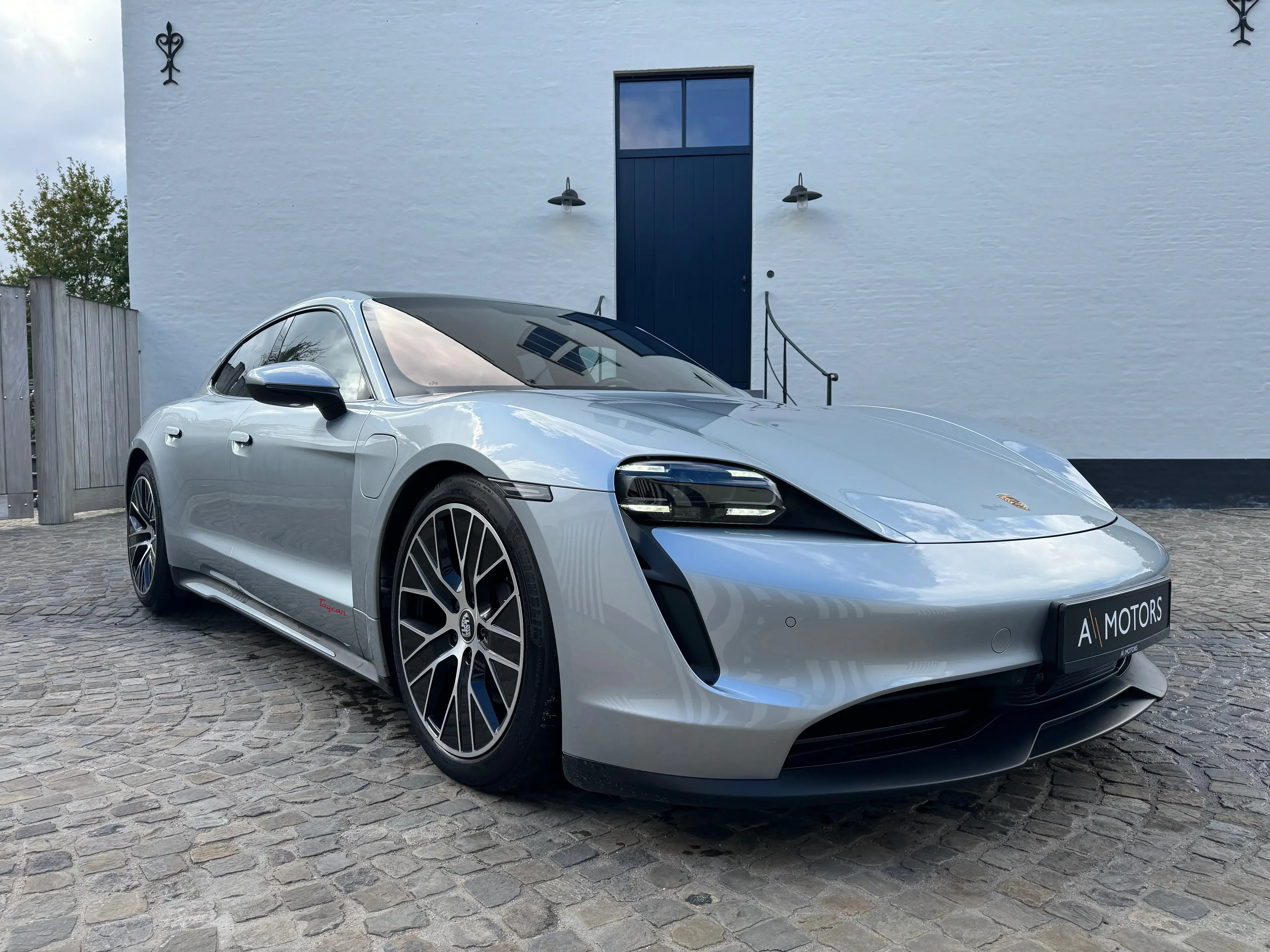 Porsche Taycan Sport Turismo 79.2 kWh — photo 6