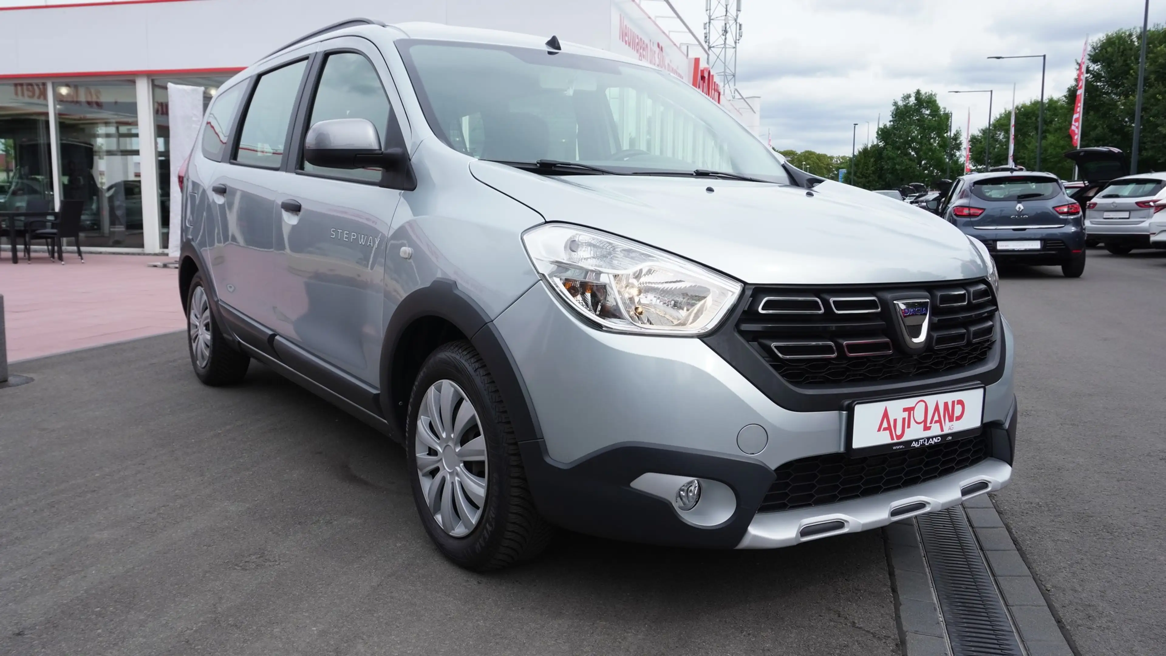 Dacia Lodgy Stepway 1.6 SCe100 Navi AHK Sitzheizung — photo 3