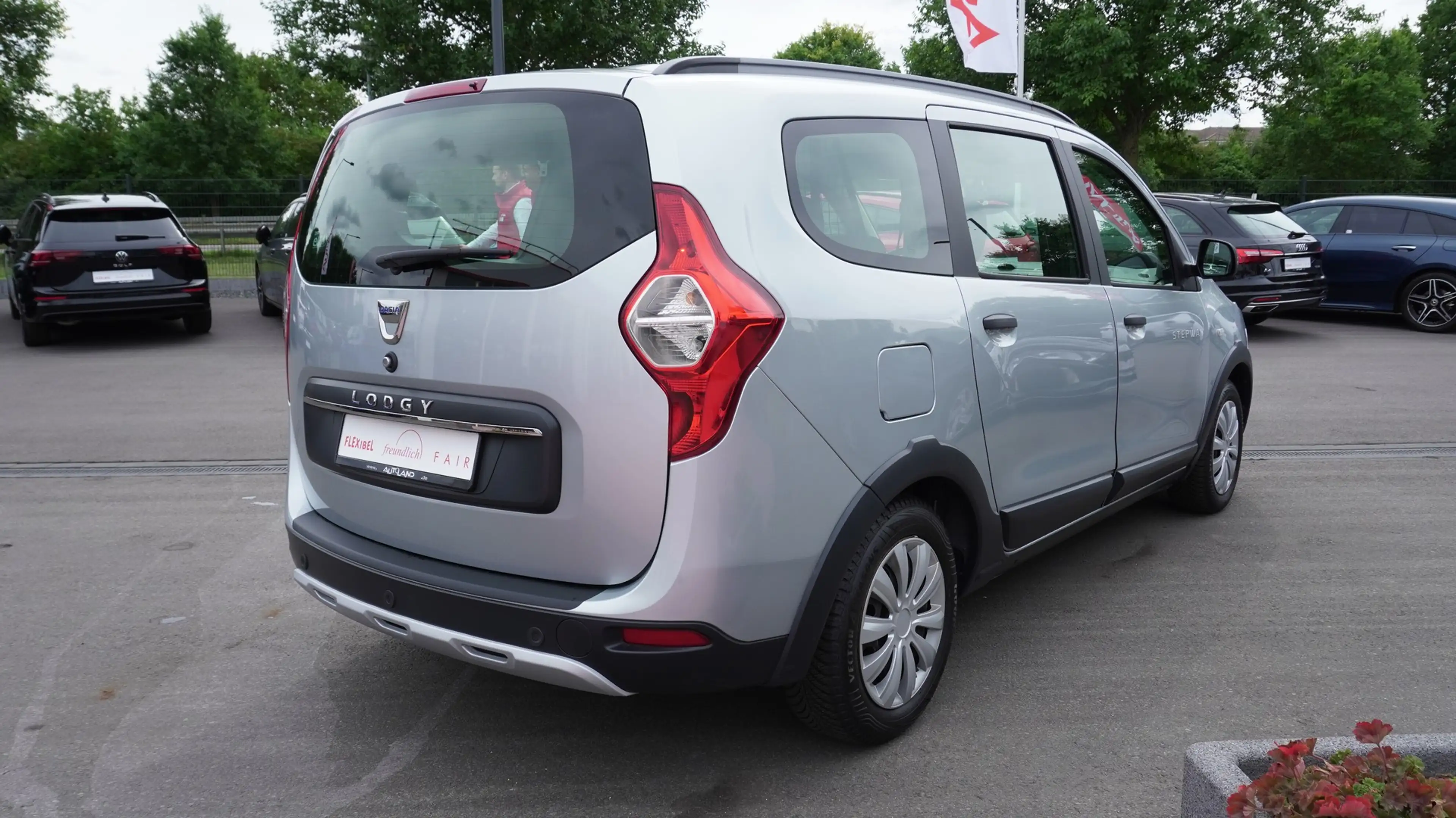 Dacia Lodgy Stepway 1.6 SCe100 Navi AHK Sitzheizung — photo 5
