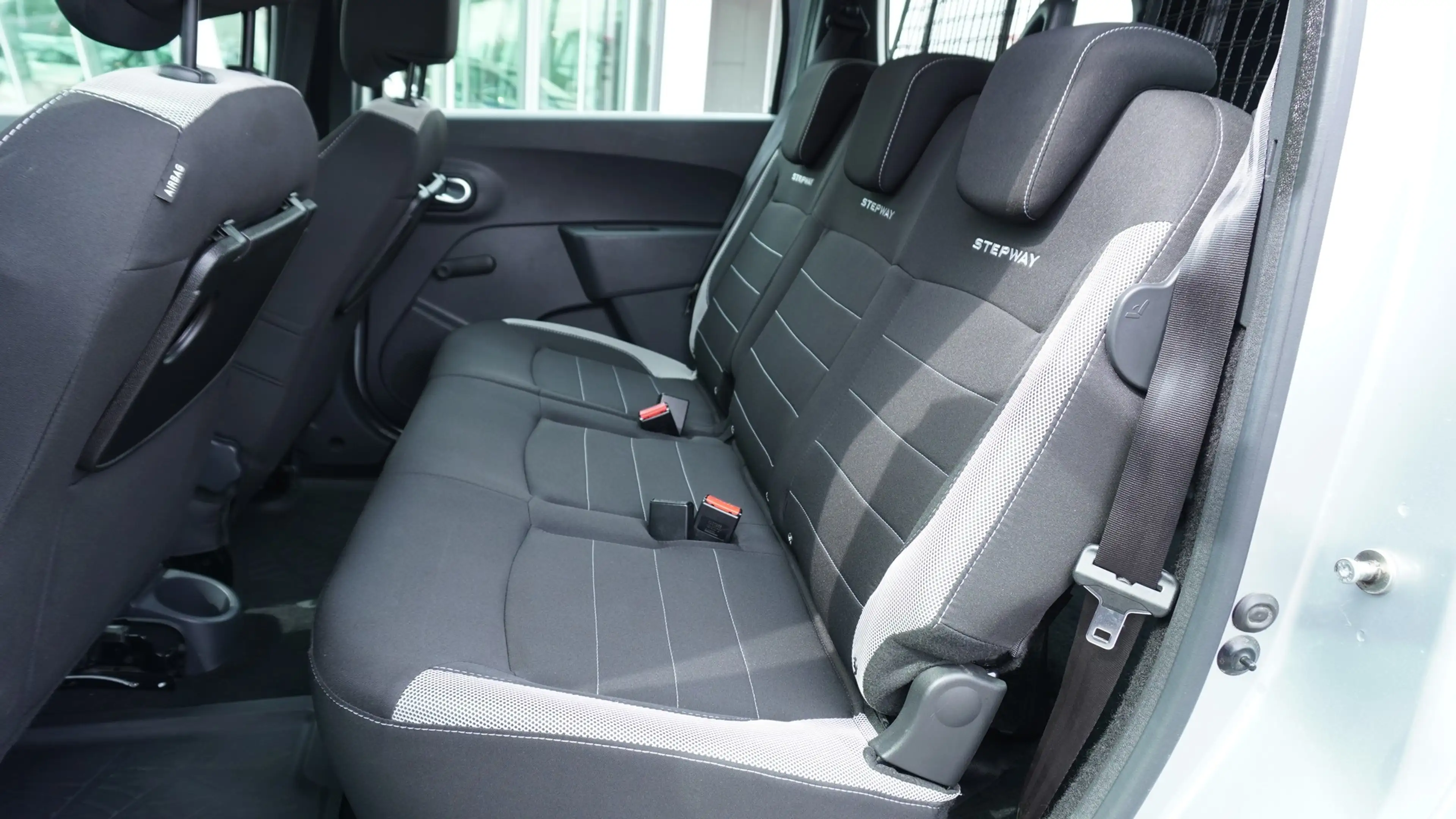 Dacia Lodgy Stepway 1.6 SCe100 Navi AHK Sitzheizung — photo 14