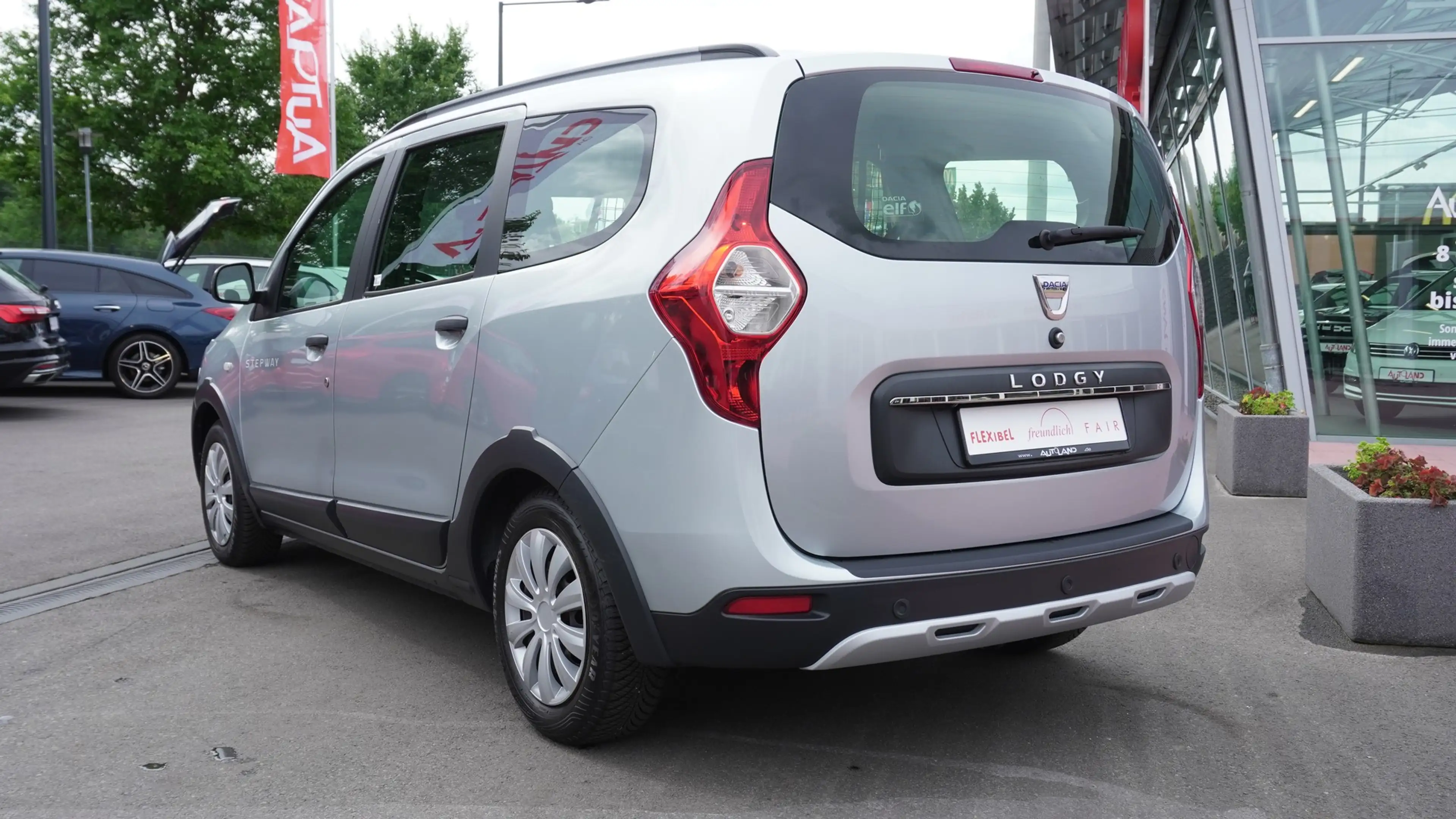 Dacia Lodgy Stepway 1.6 SCe100 Navi AHK Sitzheizung — photo 9