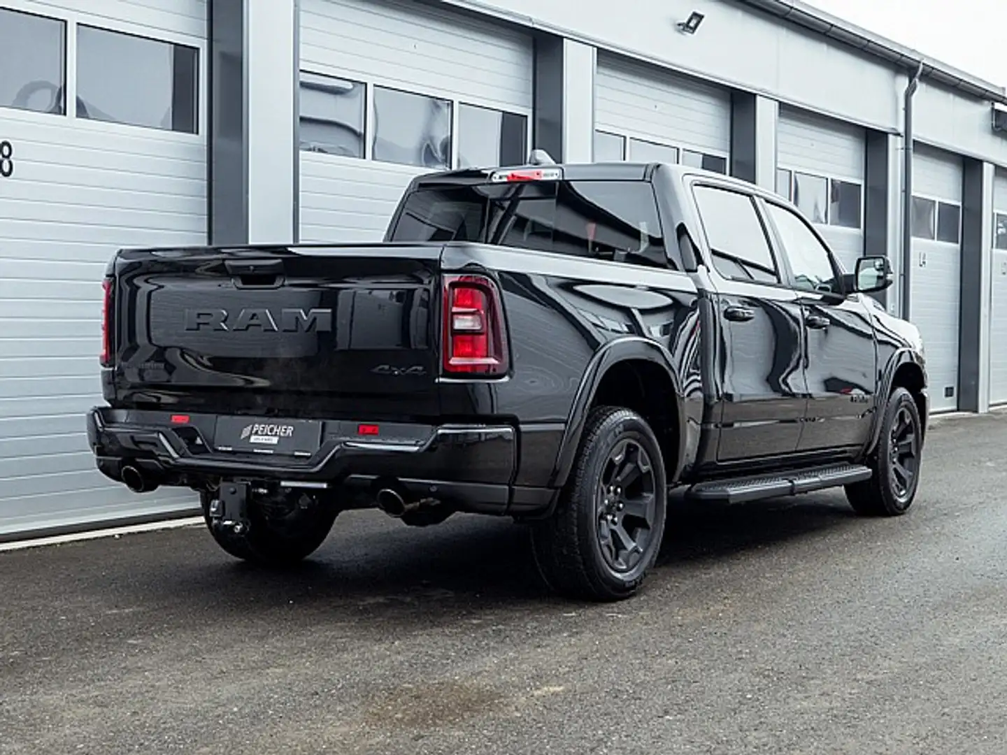 Dodge RAM RAM 1500 Big Horn Night 3,0 L Hurricane R6 AT 4... Negro - 2