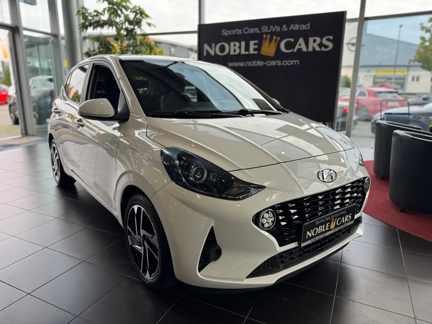 Hyundai i10 Edition 30+ NAVI RFK SHZ KLIMA Blanc - 1