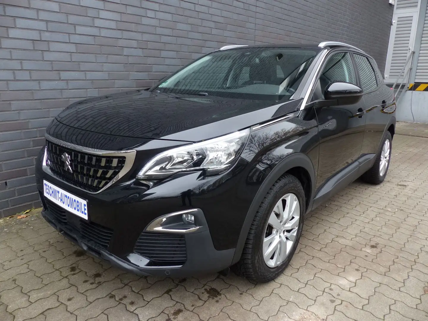 Peugeot 3008 Business Automatik/AHK/Kamera/Navi Schwarz - 2
