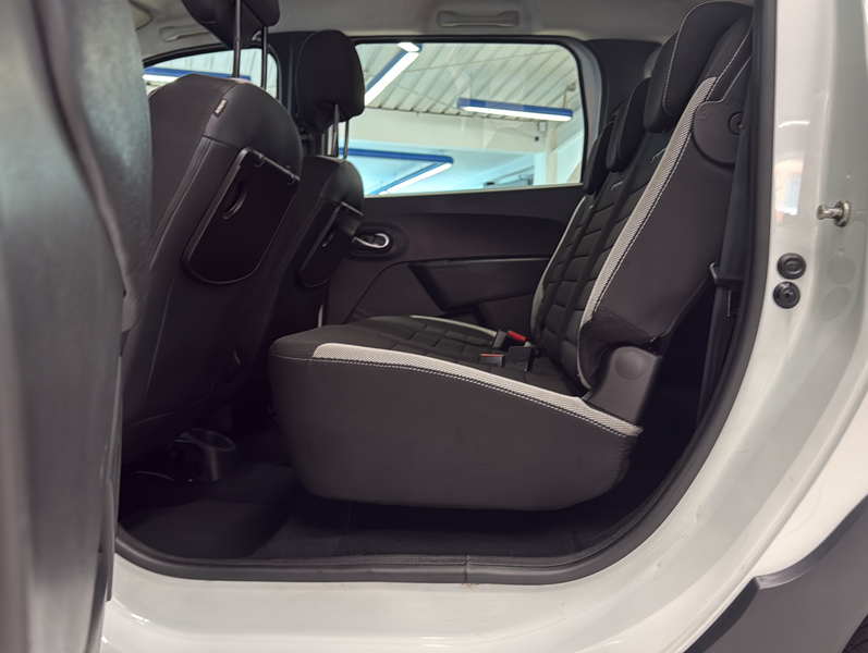 Dacia Lodgy 1.3 TCe 130 Stepway Plus|KLIMA|NAVI|TEMPO — photo 12