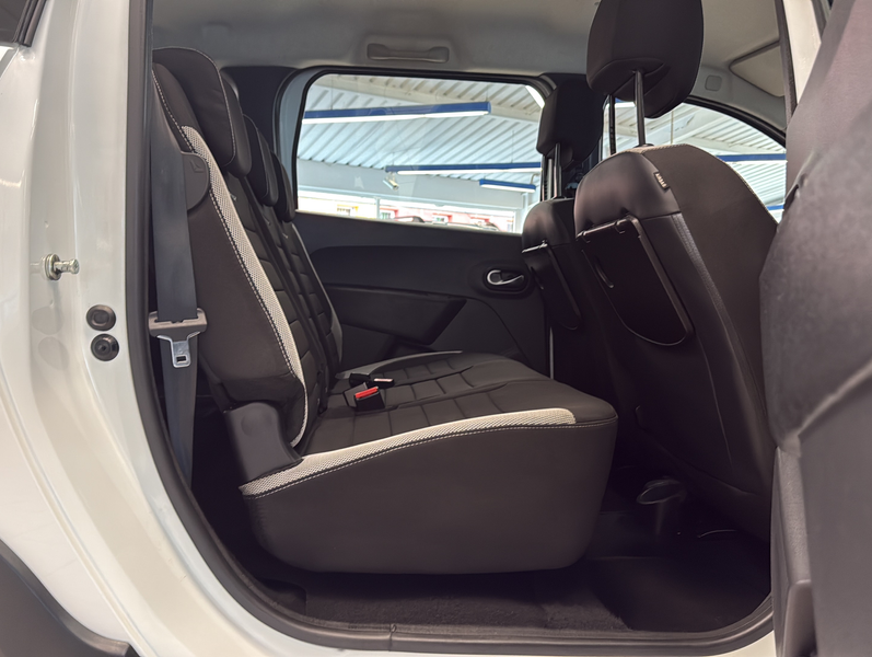 Dacia Lodgy 1.3 TCe 130 Stepway Plus|KLIMA|NAVI|TEMPO — photo 14